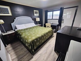 OYO Hotel Edgebrook Chicago North Shore