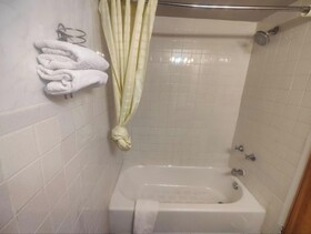 OYO Hotel Edgebrook Chicago North Shore