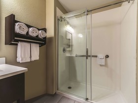 La Quinta Inn & Suites by Wyndham Collinsville - St. Louis