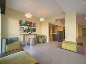 La Quinta Inn & Suites by Wyndham Collinsville - St. Louis