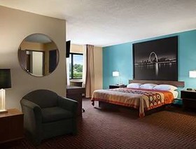 Super 8 by Wyndham Collinsville St. Louis