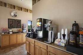 Super 8 by Wyndham Collinsville St. Louis