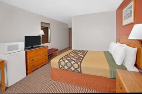 Super 8 by Wyndham Crystal Lake