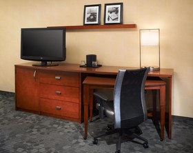 Courtyard by Marriott Chicago Deerfield