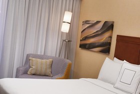Courtyard by Marriott Chicago Deerfield
