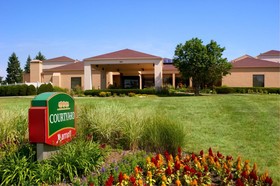 Courtyard by Marriott Chicago Deerfield