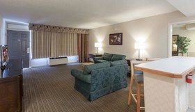 Red Roof Inn & Suites Dekalb