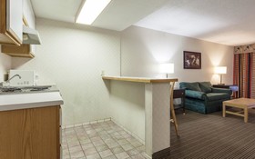 Red Roof Inn & Suites Dekalb
