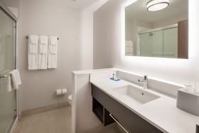 Holiday Inn Express & Suites Chicago O'Hare Airport