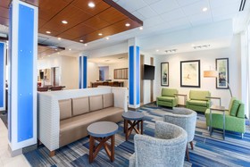 Holiday Inn Express & Suites Chicago O'Hare Airport