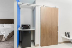 Holiday Inn Express & Suites Chicago O'Hare Airport
