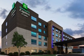 Holiday Inn Express & Suites Chicago O'Hare Airport