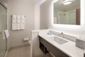 Holiday Inn Express & Suites Chicago O'Hare Airport