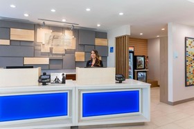 Holiday Inn Express & Suites Chicago O'Hare Airport