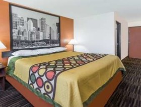Super 8 by Wyndham Dixon