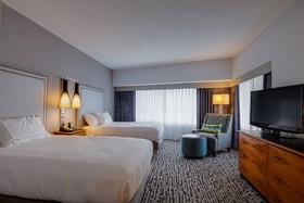 DoubleTree Suites by Hilton Hotel & Conference Center Chicago-Downers Grove