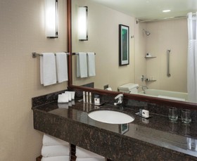 DoubleTree Suites by Hilton Hotel & Conference Center Chicago-Downers Grove