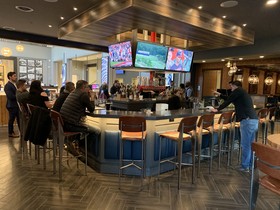 DoubleTree Suites by Hilton Hotel & Conference Center Chicago-Downers Grove