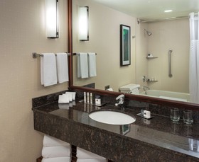 DoubleTree Suites by Hilton Hotel & Conference Center Chicago-Downers Grove