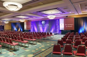 DoubleTree Suites by Hilton Hotel & Conference Center Chicago-Downers Grove