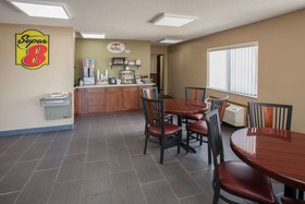 Super 8 by Wyndham Dwight