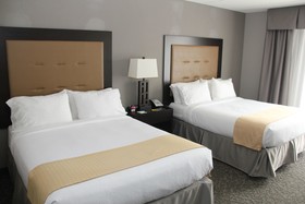 Holiday Inn Hotel & Suites East Peoria