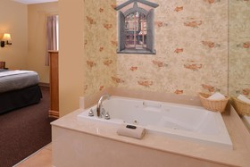 Country Hearth Inn & Suites - Edwardsville / St. Louis