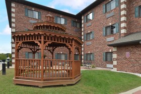 Country Hearth Inn & Suites - Edwardsville / St. Louis