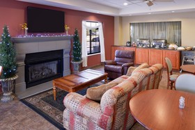 Country Hearth Inn & Suites - Edwardsville / St. Louis