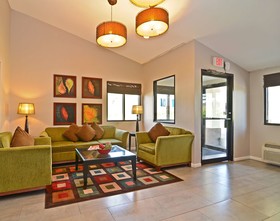 Lexington Inn & Suites - N.W. Chicago West/Elgin