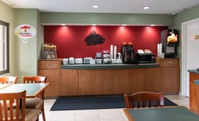 Super 8 by Wyndham Elgin