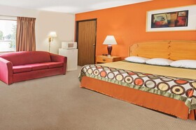 Super 8 by Wyndham Elgin