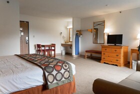Super 8 by Wyndham Elgin