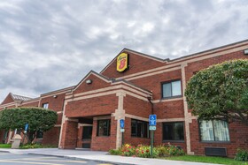 Super 8 by Wyndham Elgin