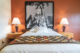 Super 8 by Wyndham Elgin
