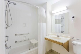 Super 8 by Wyndham Elgin