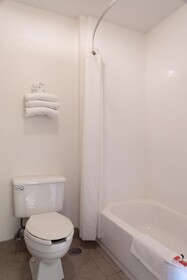 Super 8 by Wyndham Elgin