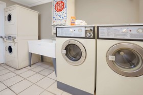 Days Inn Elk Grove Village/Chicago/OHare Airport West