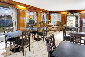 Days Inn Elk Grove Village/Chicago/OHare Airport West