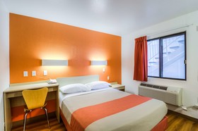 Motel 6 Chicago Elk Grove