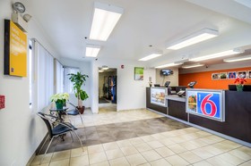 Motel 6 Chicago Elk Grove