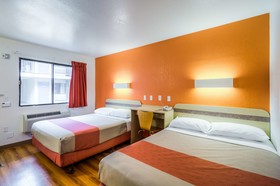 Motel 6 Chicago Elk Grove