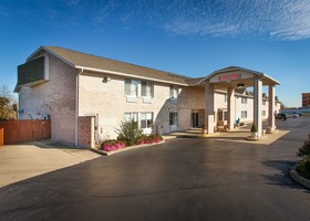 Econo Lodge Inn & Suites