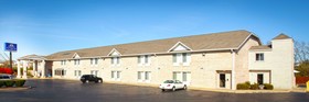 Econo Lodge Inn & Suites