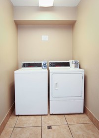 Econo Lodge Inn & Suites