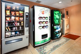 Econo Lodge Inn & Suites