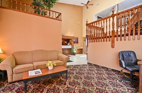 Econo Lodge Inn & Suites