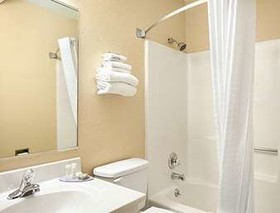 Super 8 by Wyndham Fairview Heights-St. Louis