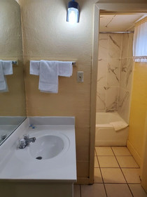 Trailway Motel