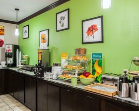 Quality Inn Near I-72 And Hwy 51